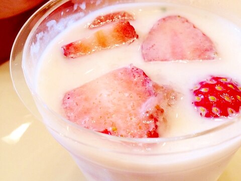 牛乳苺プリン(ゼリー？)簡単！練乳いちご美味しい！